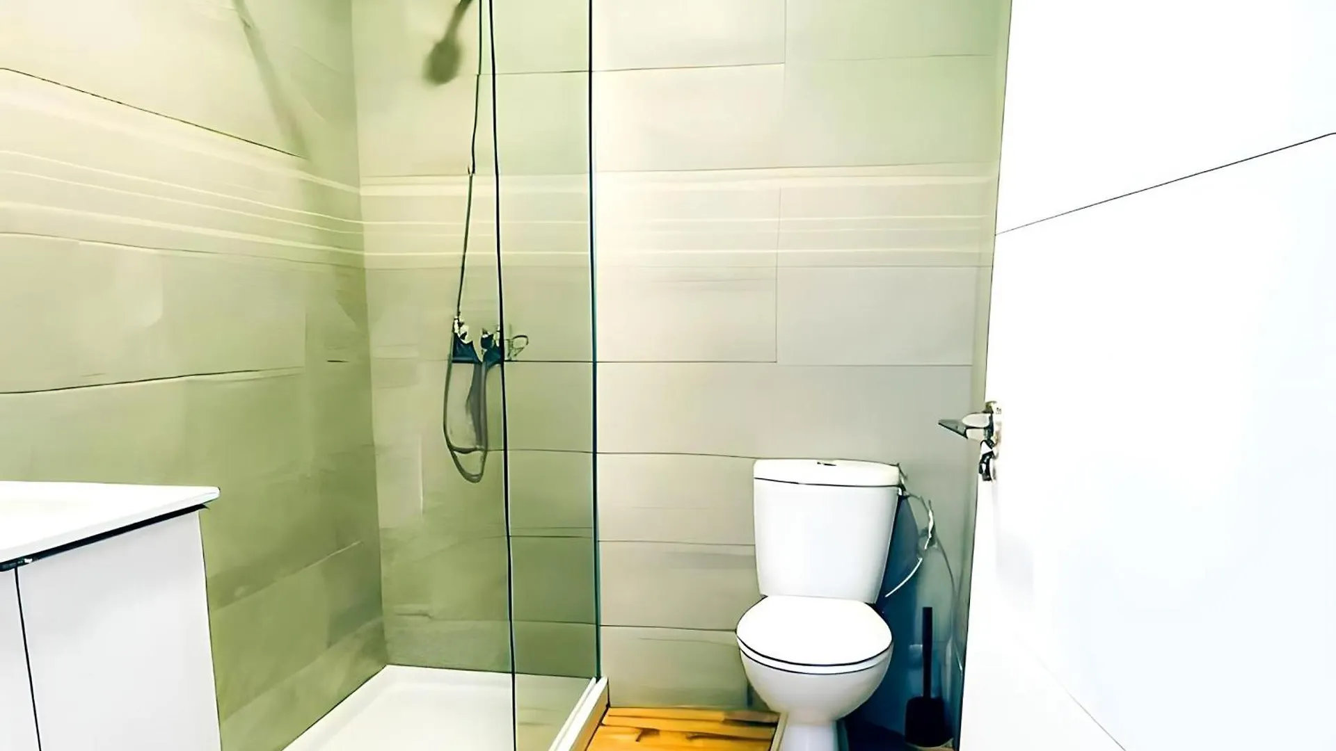 Apartment Apartamentos Vid Con Piscina Privada Y A/C En Chiclana De La Frontera, Espana - Es-180-140