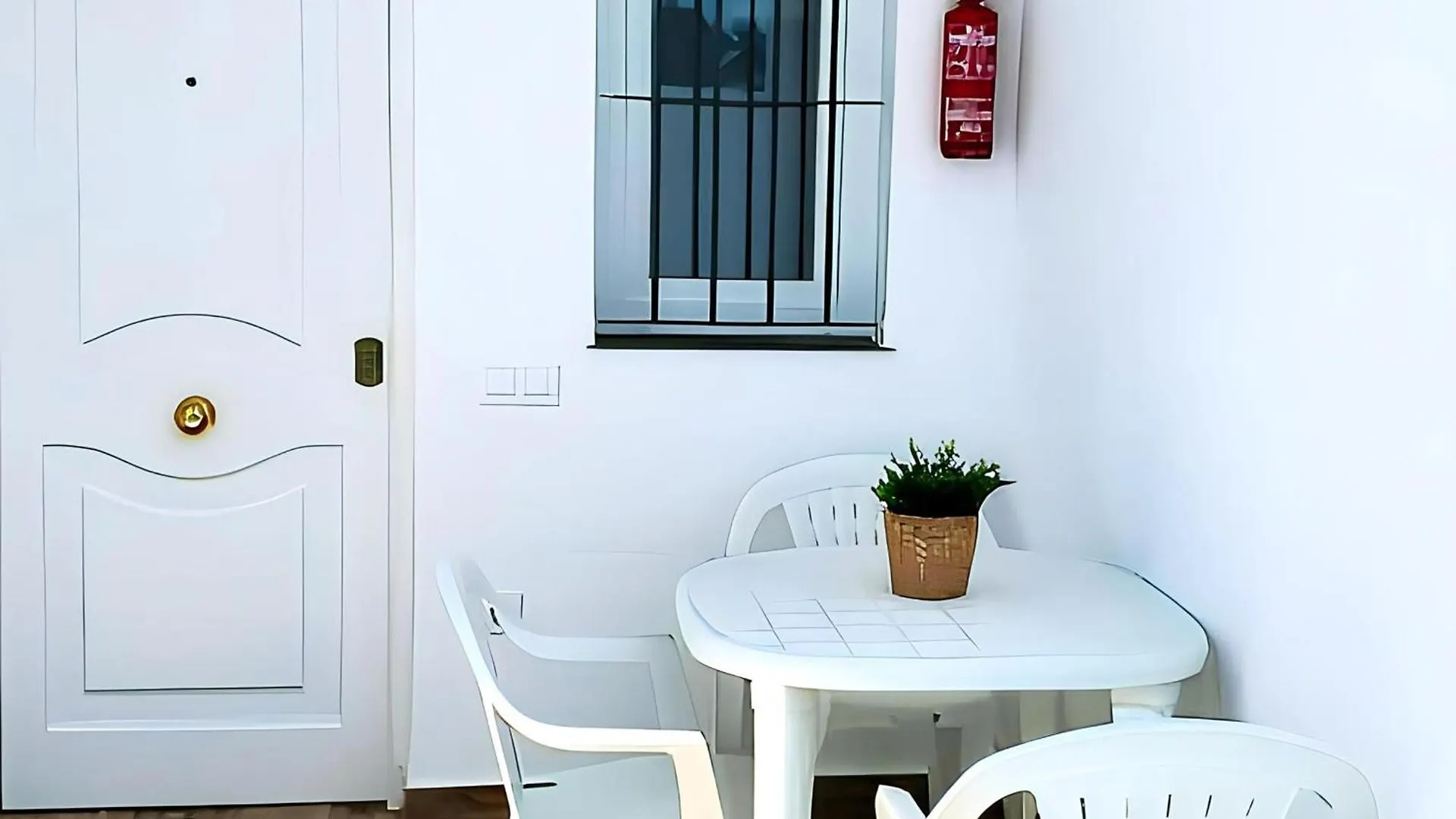 Apartamentos Vid Con Piscina Privada Y A/C En Chiclana De La Frontera, Espana - Es-180-140 Apartment