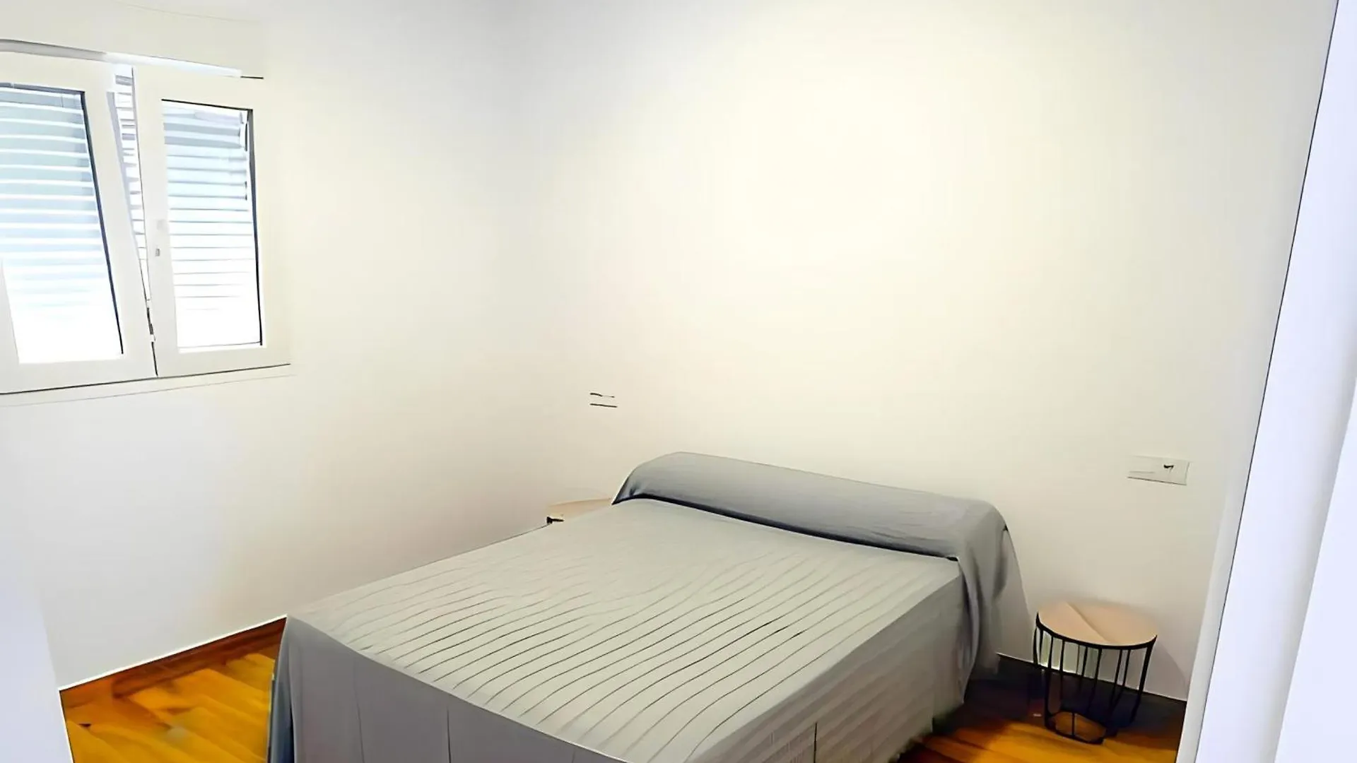 Apartamentos Vid Con Piscina Privada Y A/C En Chiclana De La Frontera, Espana - Es-180-140 0*,