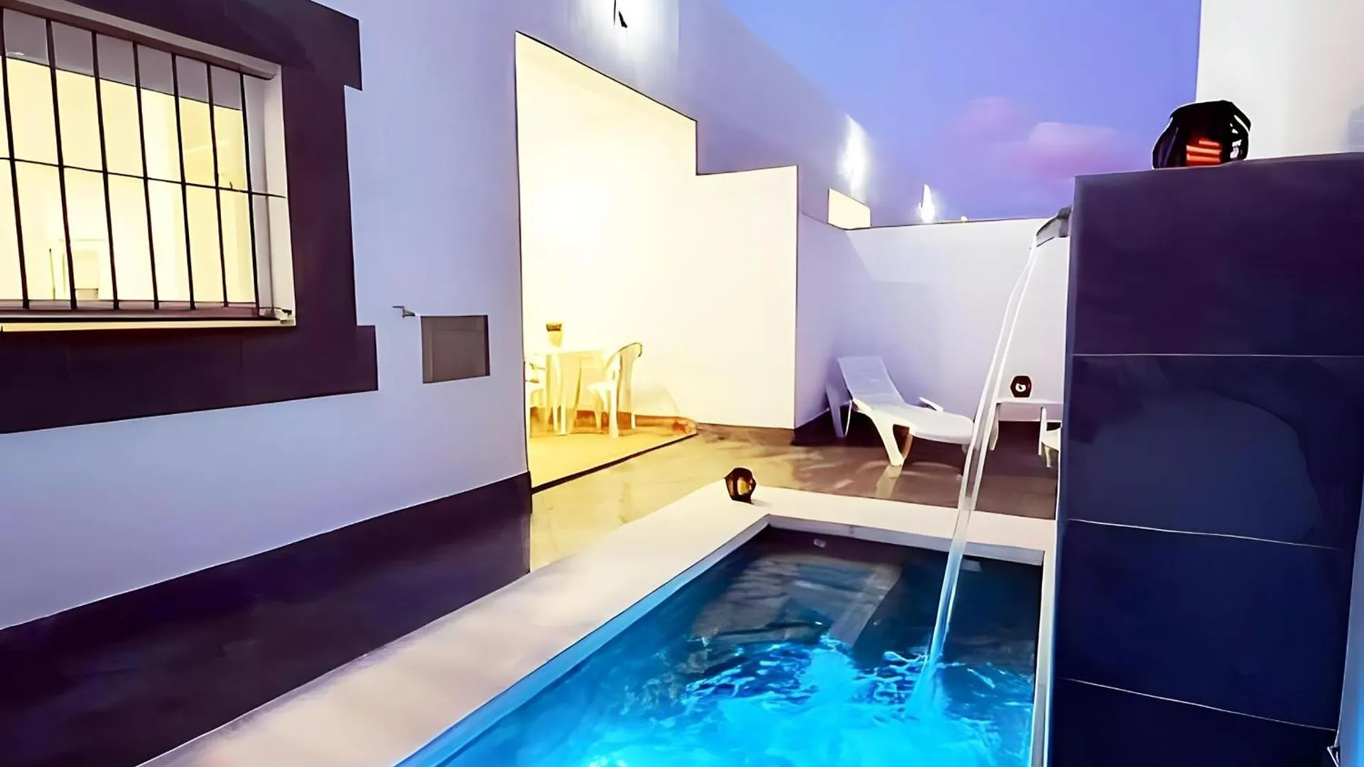 Apartamentos Vid Con Piscina Privada Y A/C En Chiclana De La Frontera, Espana - Es-180-140